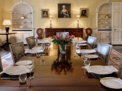 Château with magnificent views, 10 minutes from Cannes