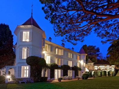 Château with magnificent views, 10 minutes from Cannes