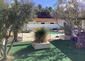 Sunbathing, swimming pool and pool house