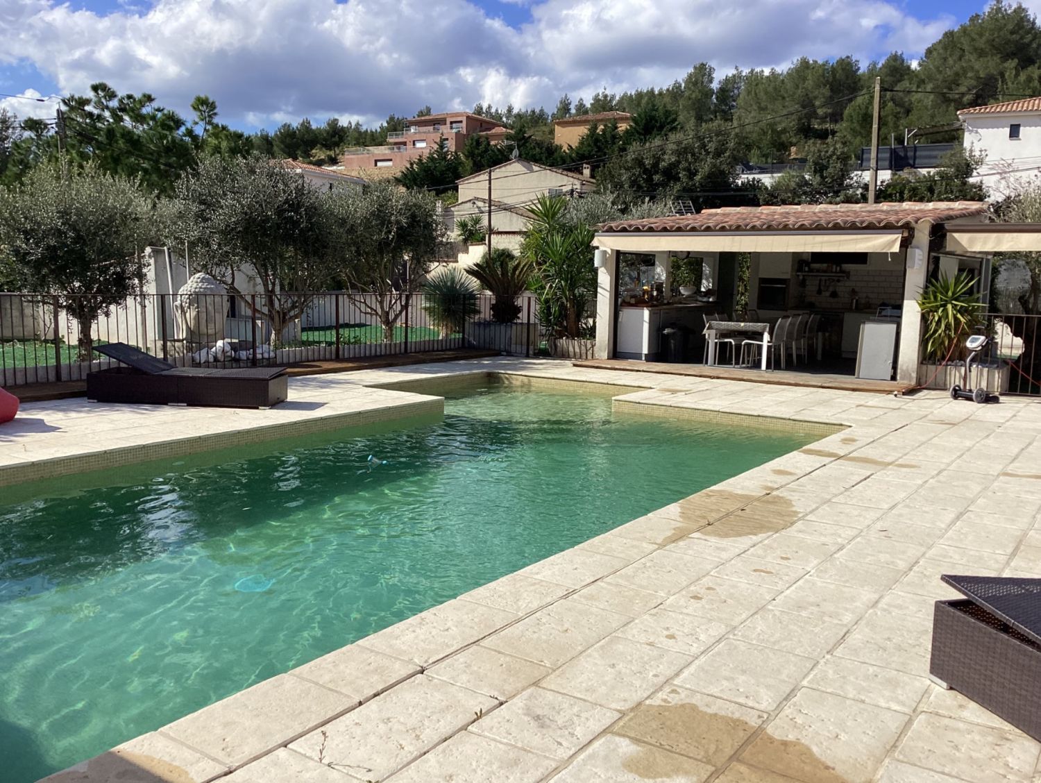 Bain de soleil, piscine et pool house 