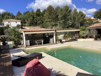 Bain de soleil, piscine et pool house 