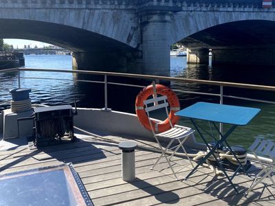 Luxury Boat Venue with Eiffel Tower View in Paris