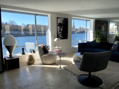 Luxury Boat Venue with Eiffel Tower View in Paris