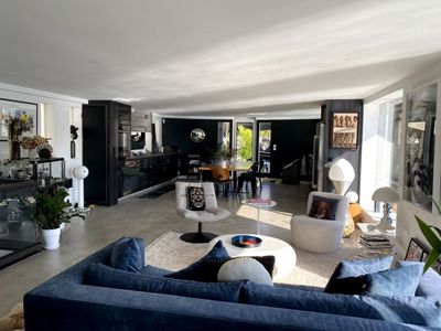 Luxury Boat Venue with Eiffel Tower View in Paris