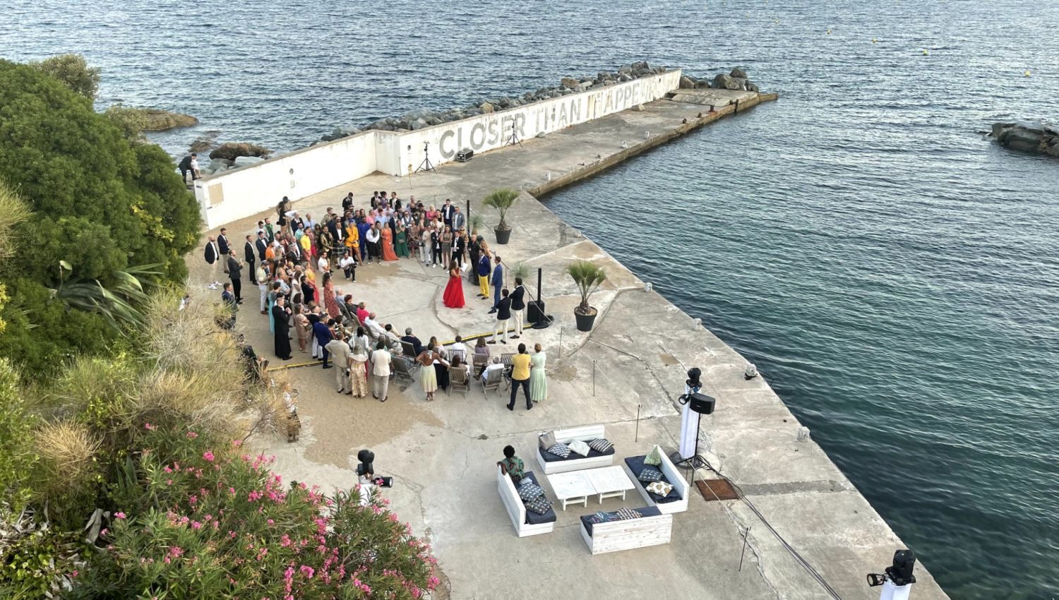 Salle d'évènements avec port et plage privés