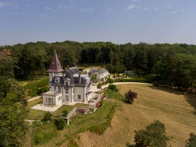 7 hectare estate less than an hour from Paris