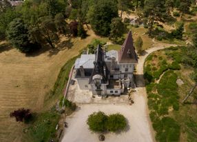 7 hectare estate less than an hour from Paris