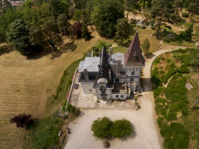 7 hectare estate less than an hour from Paris