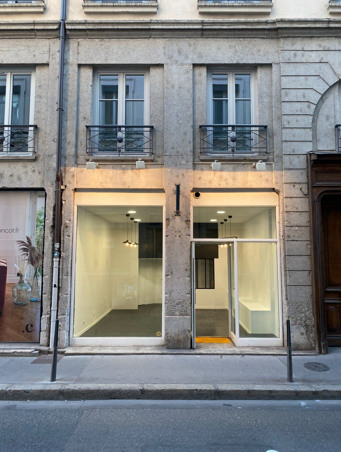 30 m² pop-up shop on the Lyon Peninsula