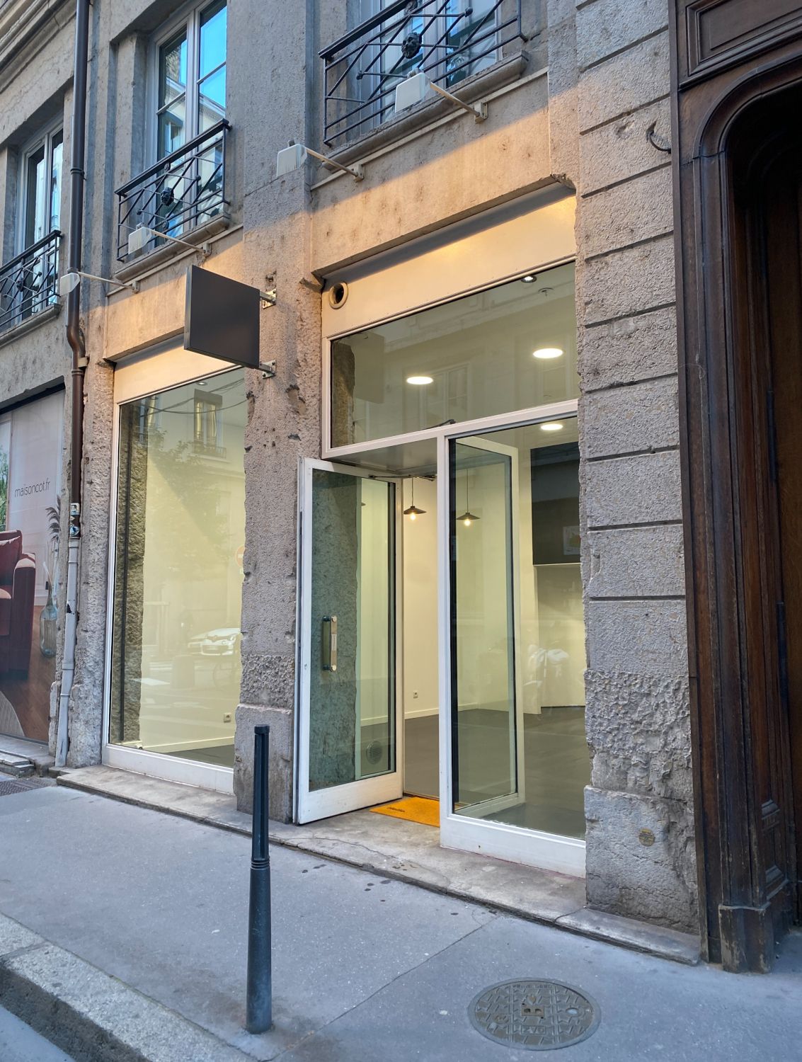 30 m² pop-up shop on the Lyon Peninsula