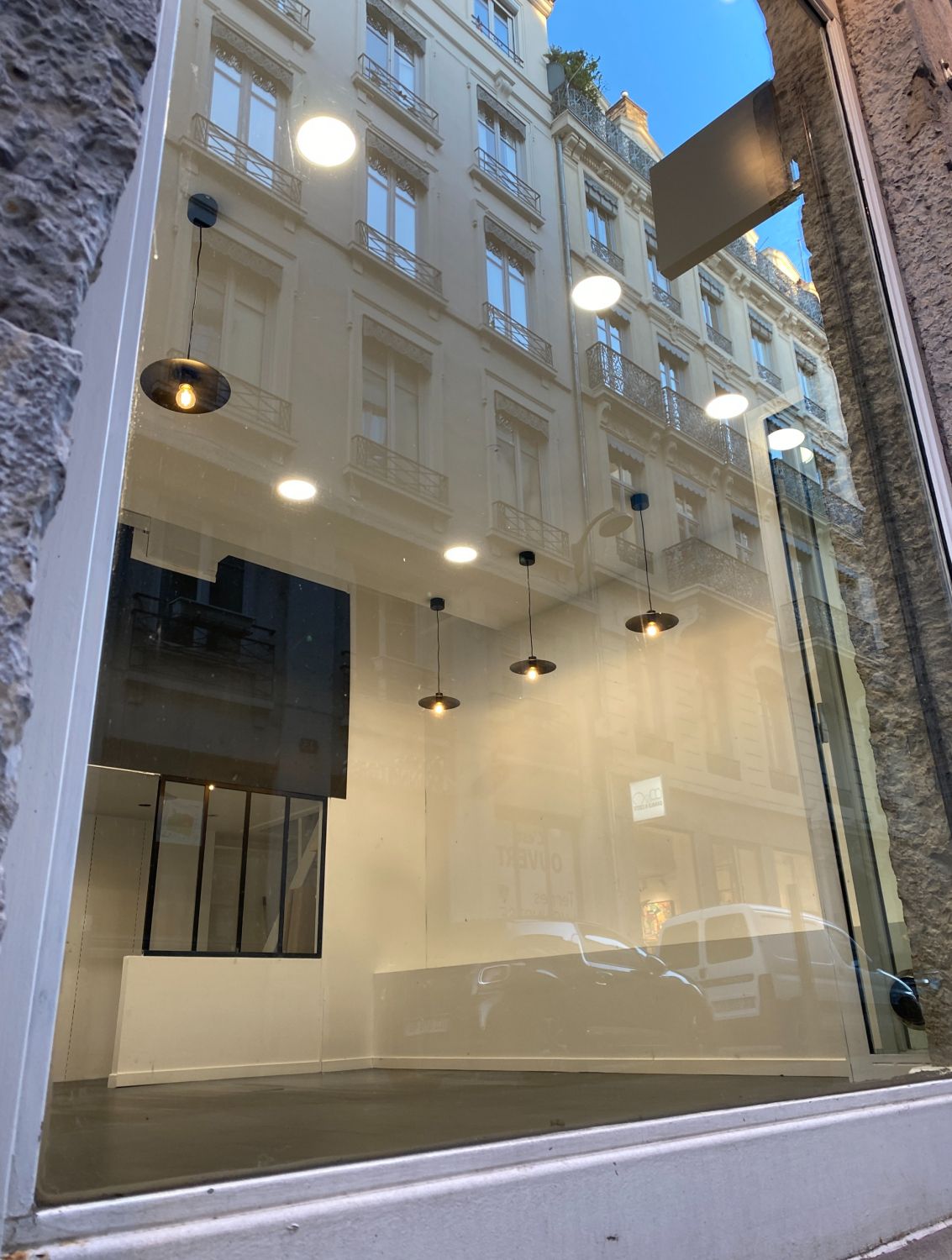 30 m² pop-up shop on the Lyon Peninsula