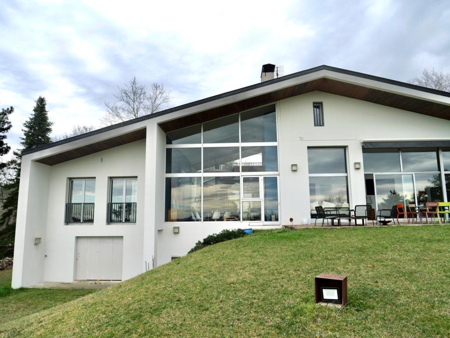 Quiet dream location with breathtaking views of the Pyrenees