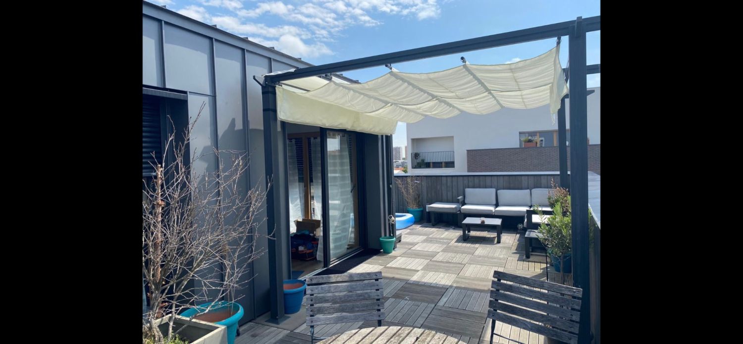 Rooftop apartment at the gates of Paris
