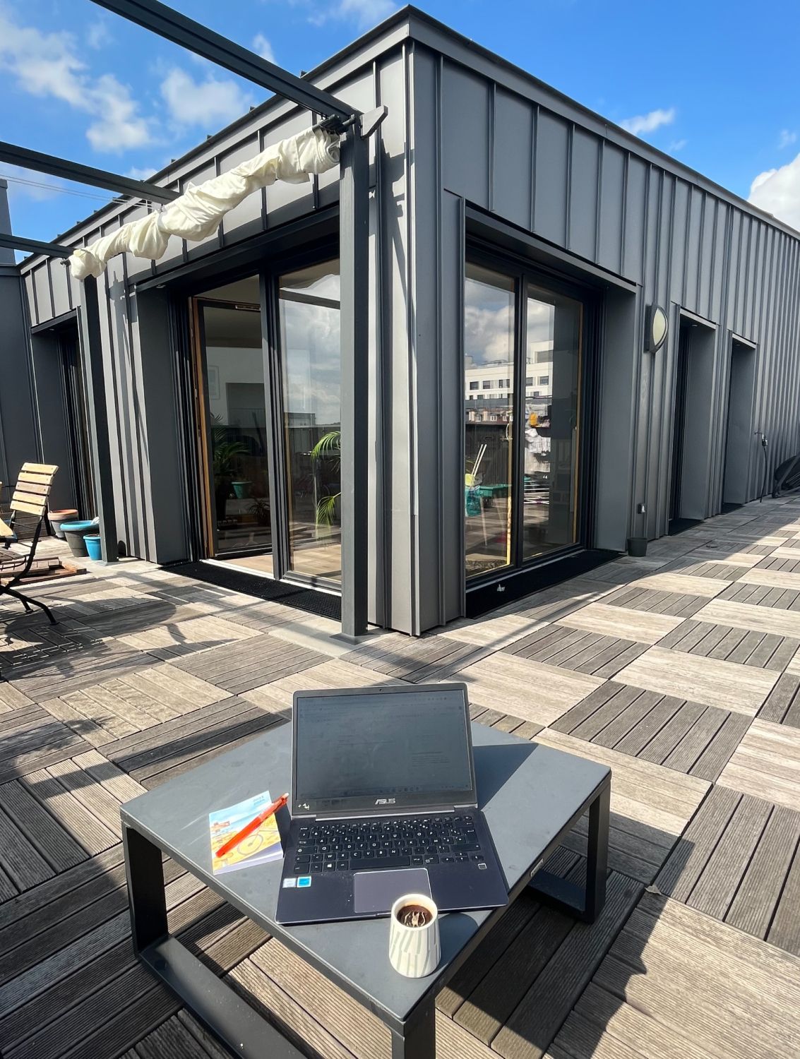 Rooftop apartment at the gates of Paris
