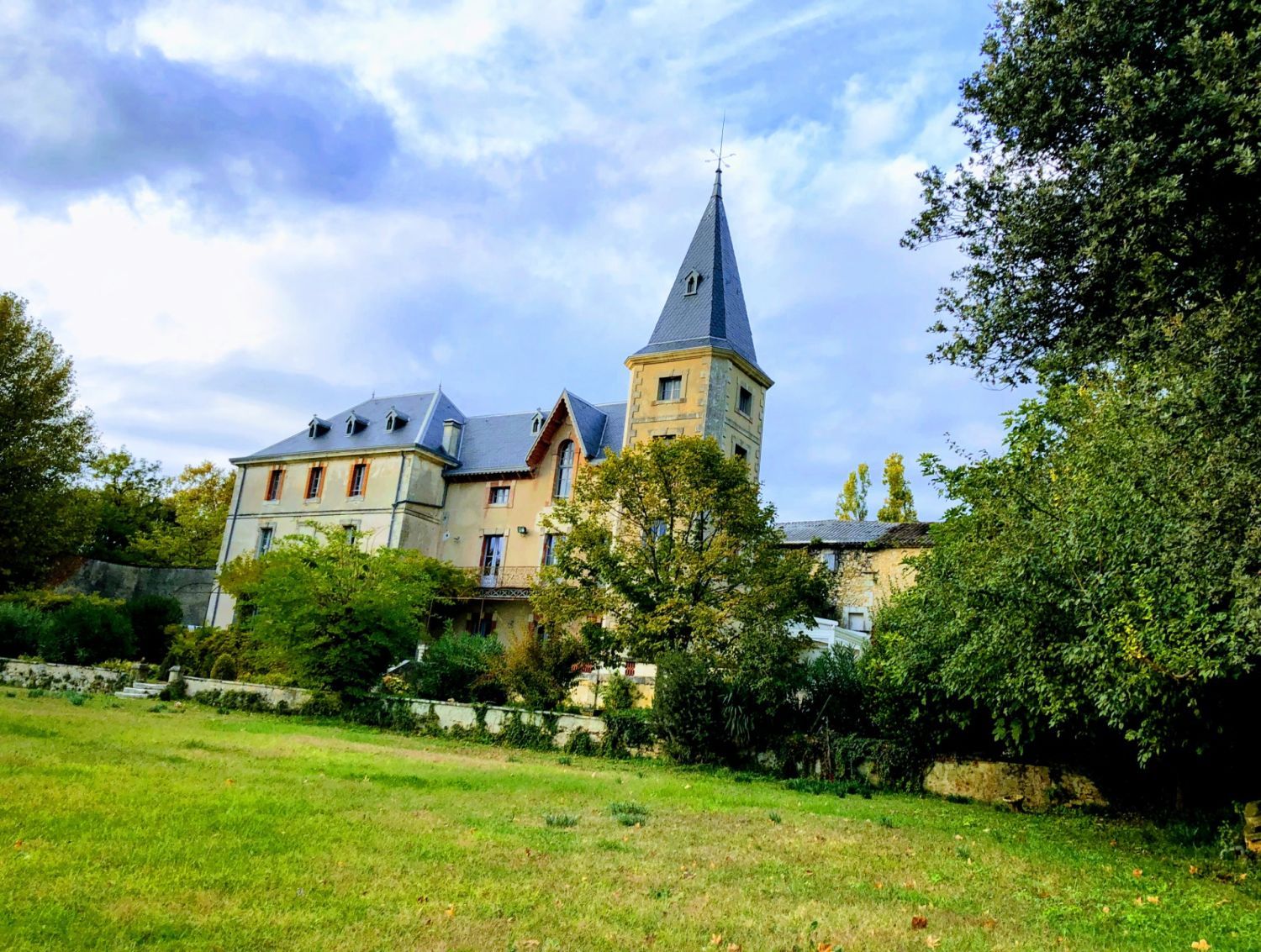 Château in the heart of the vineyards