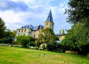 Château in the heart of the vineyards