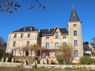 Château in the heart of the vineyards