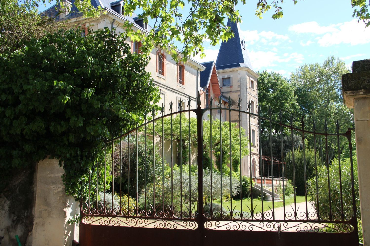 Château in the heart of the vineyards