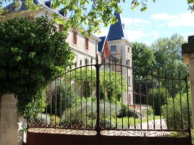 Château in the heart of the vineyards