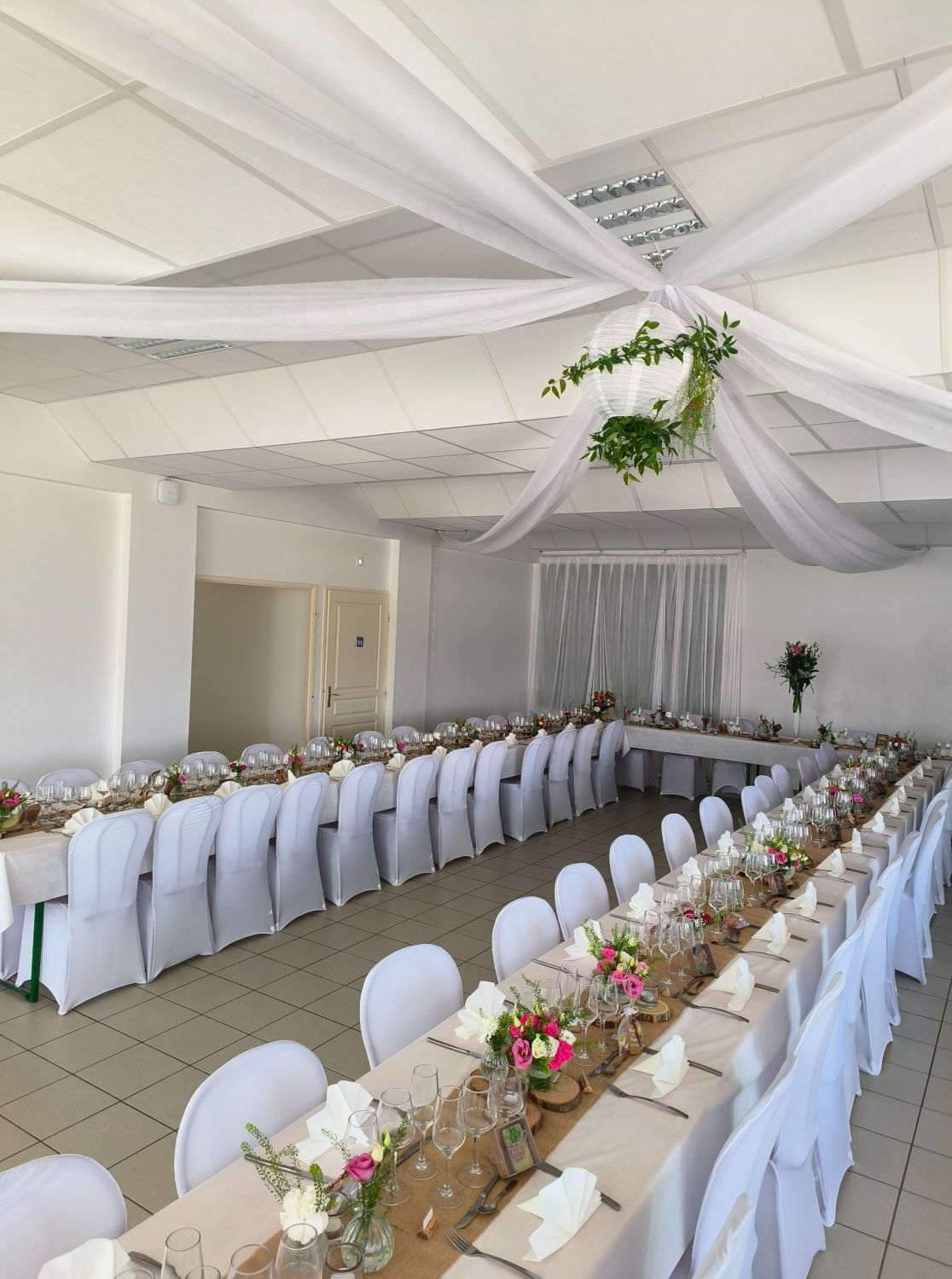 Estate of a hca with large house, reception room, swimming pool and outdoor pergola