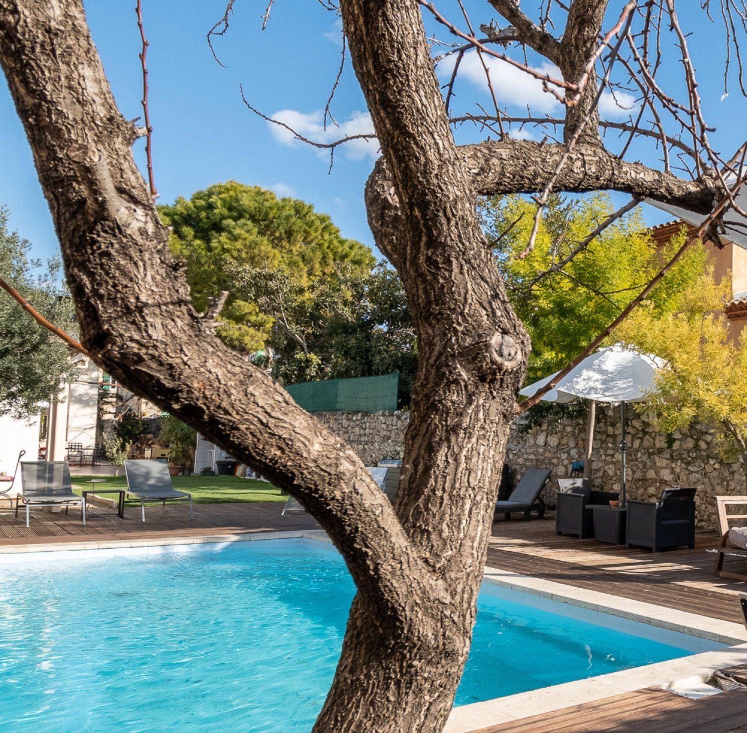 Villa with garden and swimming pool