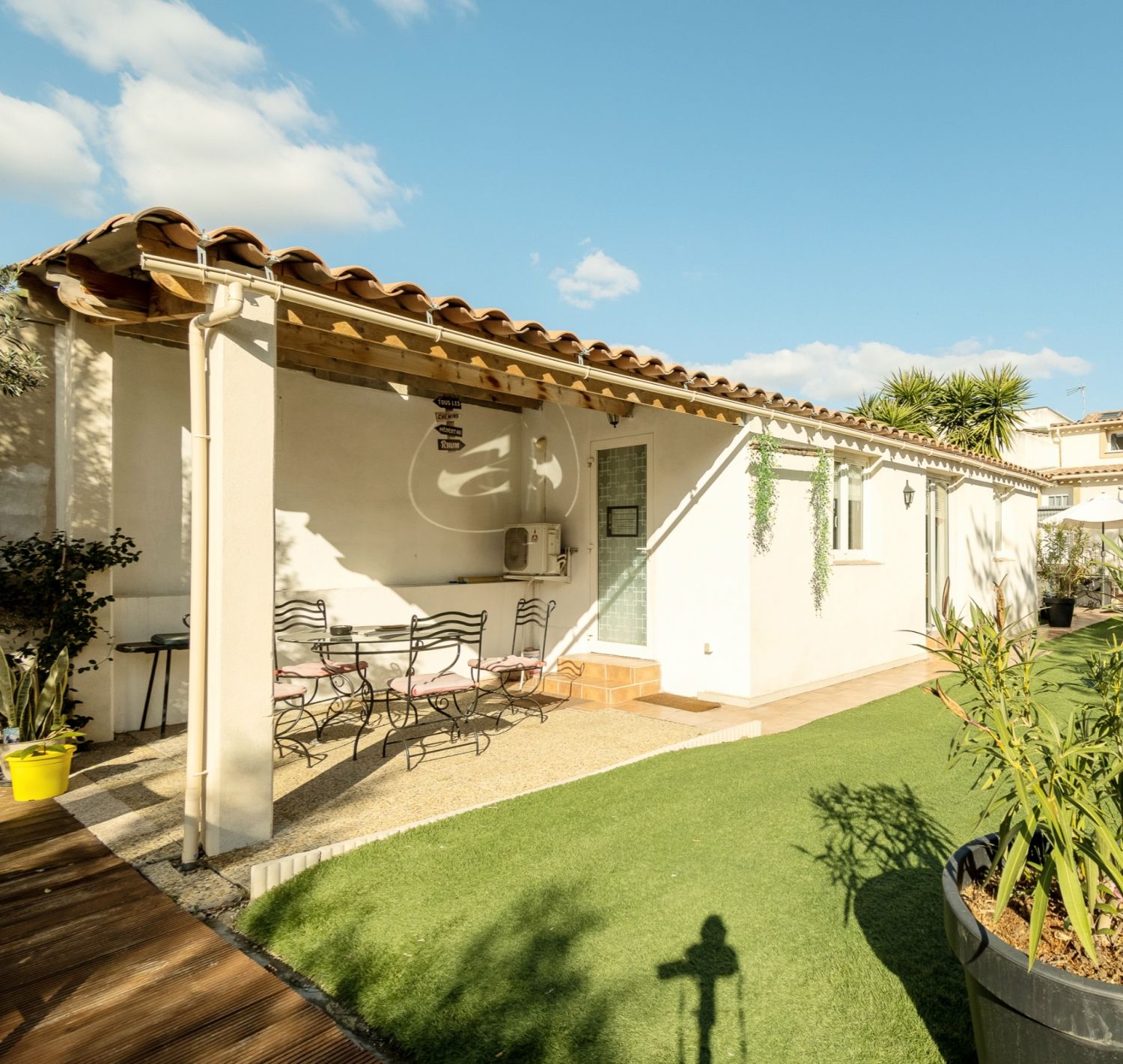 Villa with garden and swimming pool