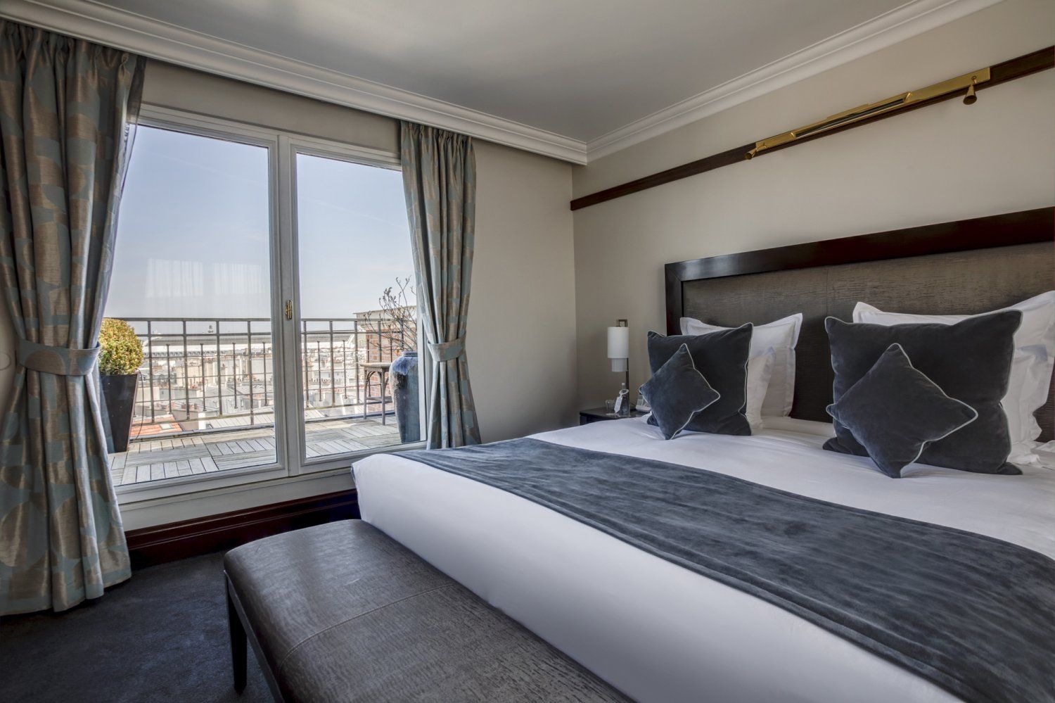Luxury Penthouse Suite with 360° Paris Views in Saint Germain-des-Prés