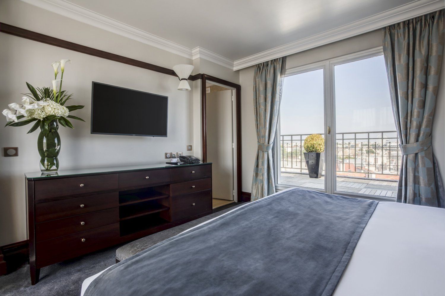 Luxury Penthouse Suite with 360° Paris Views in Saint Germain-des-Prés