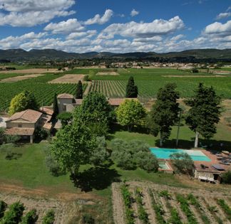 Family wine estate at the foot of Ventoux