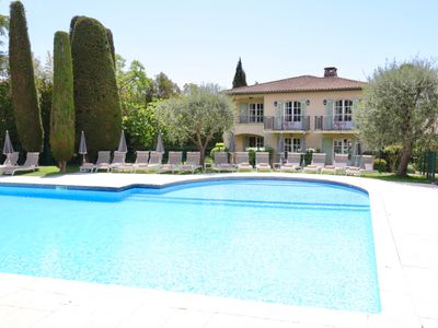 Hotel, restaurant and garden in Mougins
