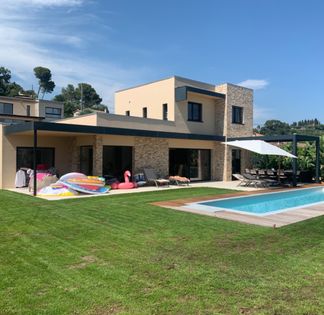 Villa 150 m² with flat land and swimming pool