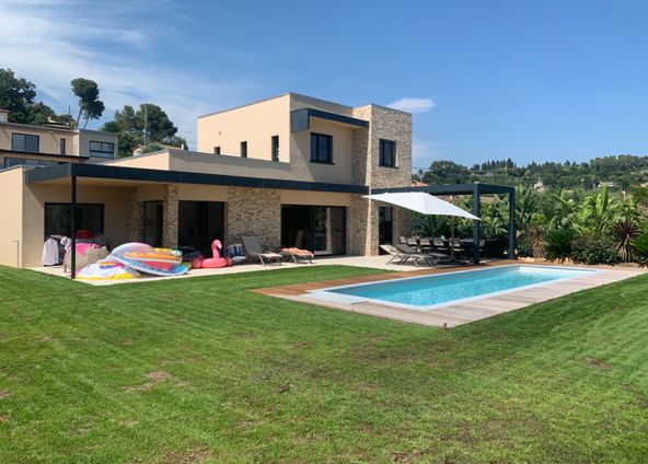 Villa 150 m² with flat land and swimming pool