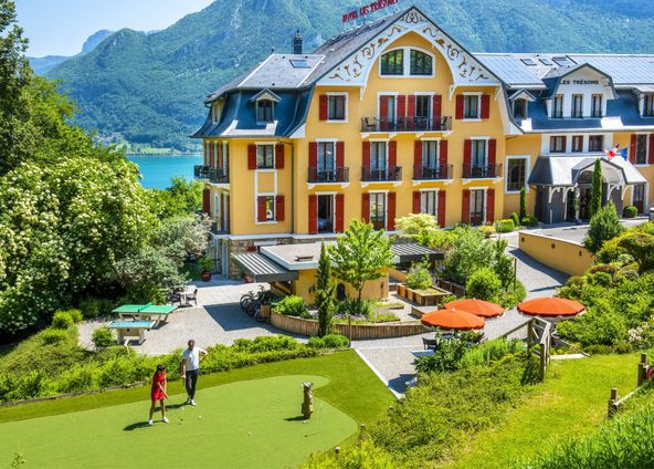 Hotel with Spa on the heights of Lake Annecy