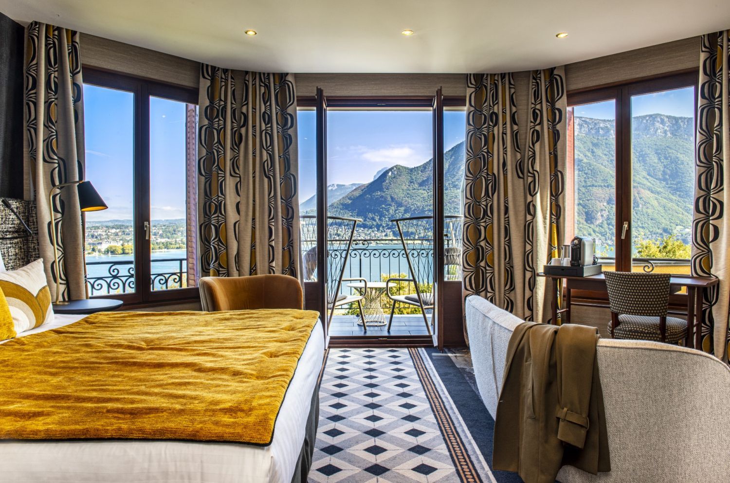 Hotel with Spa on the heights of Lake Annecy