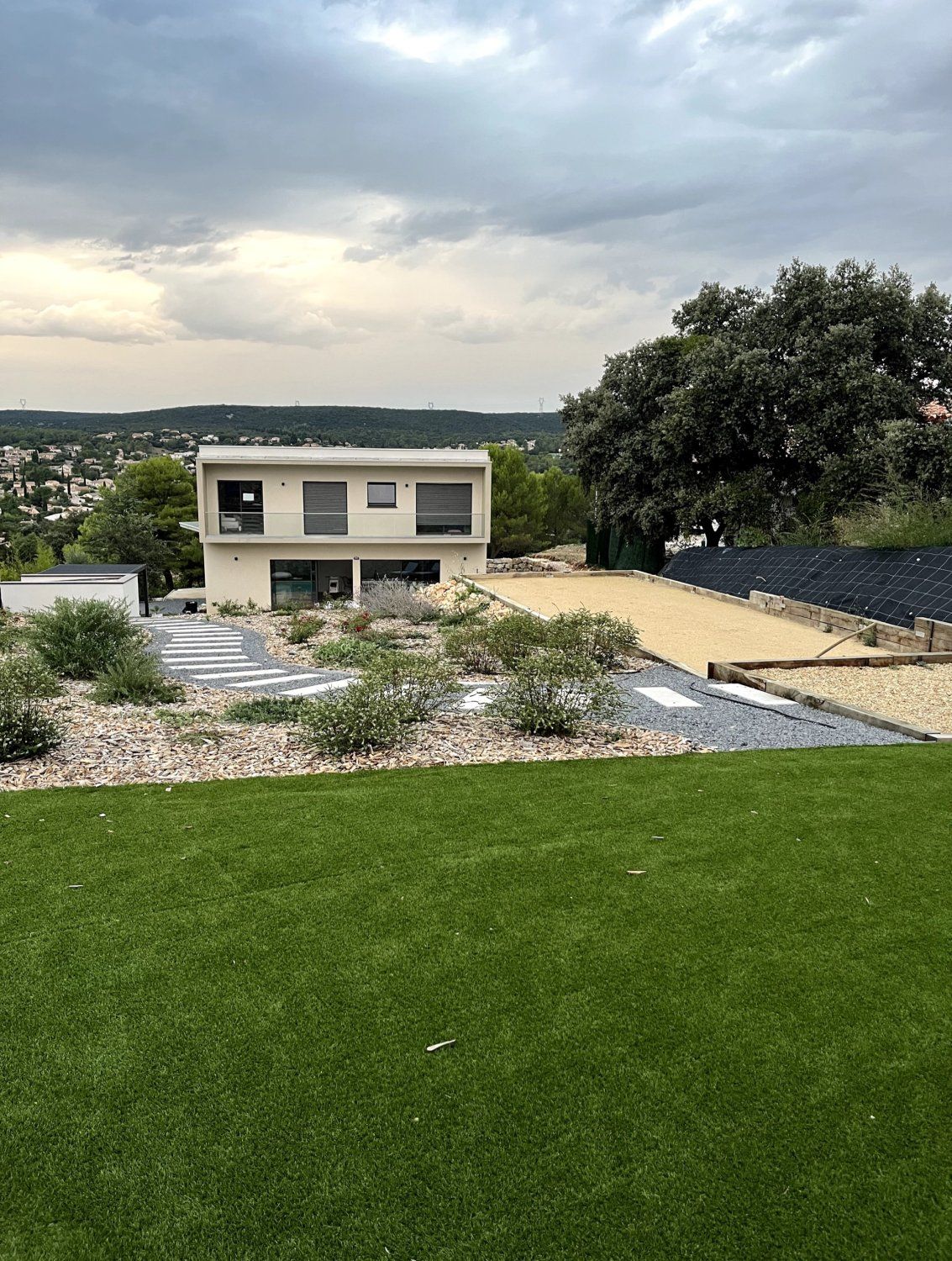 Contemporary villa with large garden 1800 m²