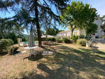 Domaine avec grand terrain et piscine 