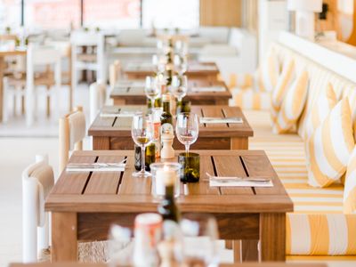 Beach Restaurant Cannes – 100 Guests Near Croisette