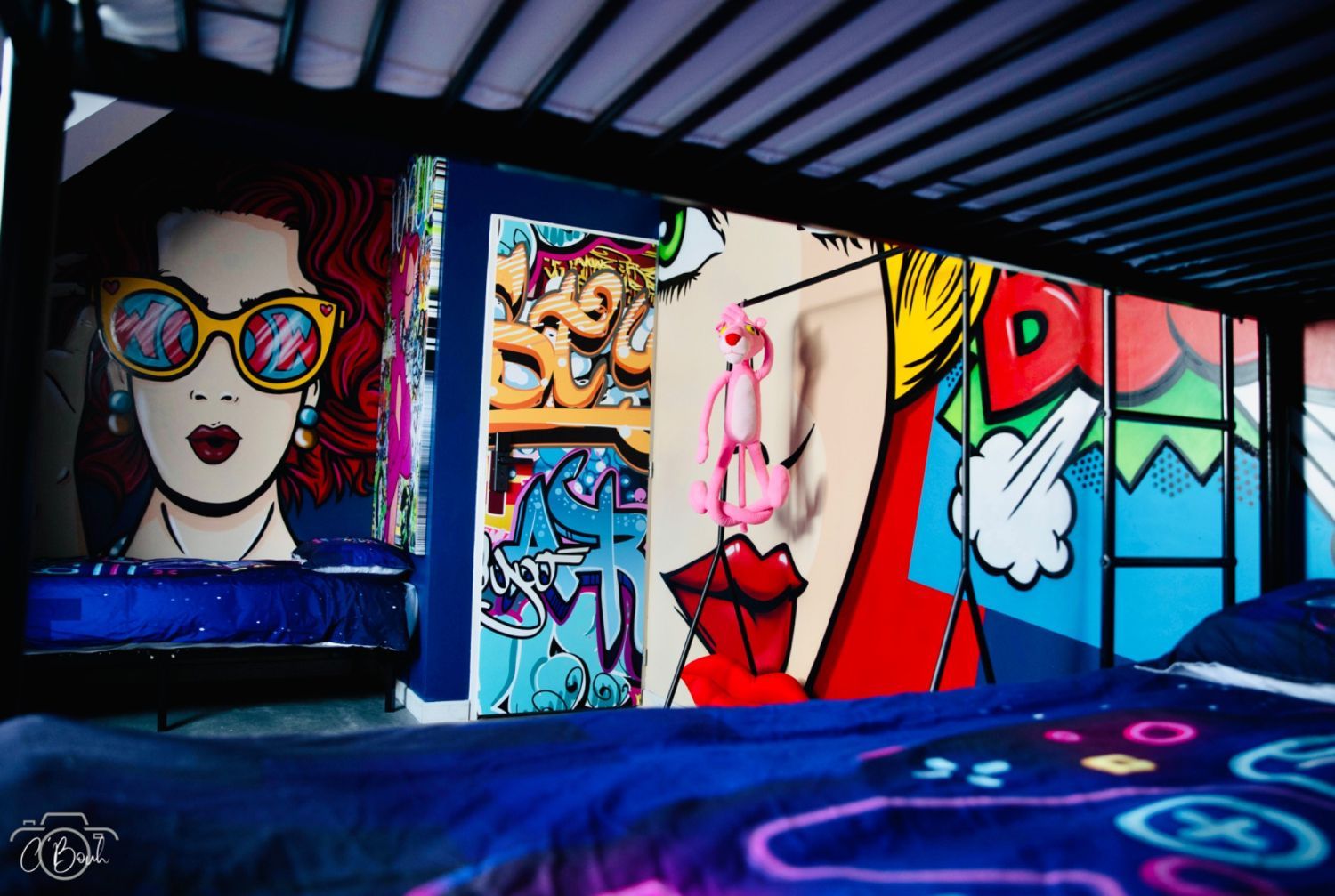 Pop Art Villa: Exclusive Women's Retreat Near Paris