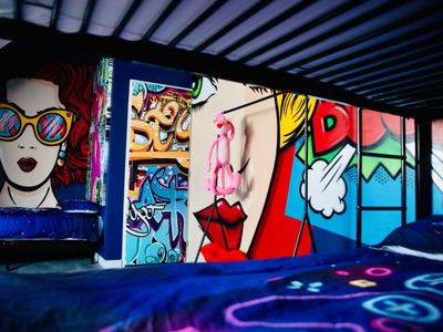 Pop Art Villa: Exclusive Women's Retreat Near Paris