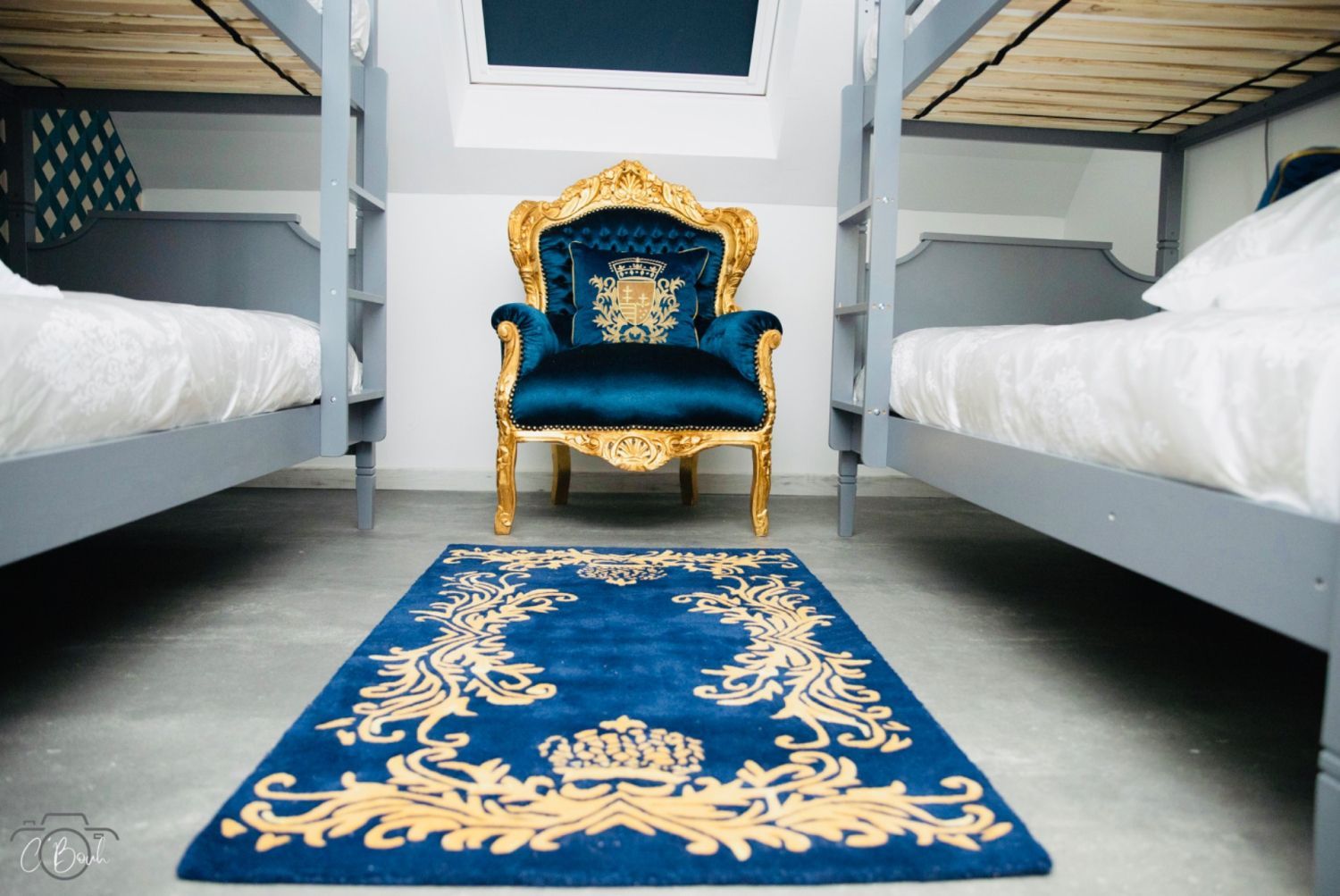Pop Art Villa: Exclusive Women's Retreat Near Paris