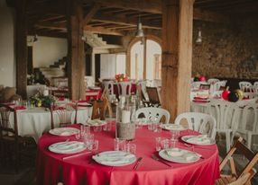 Renovated barn with views of the Pyrenees