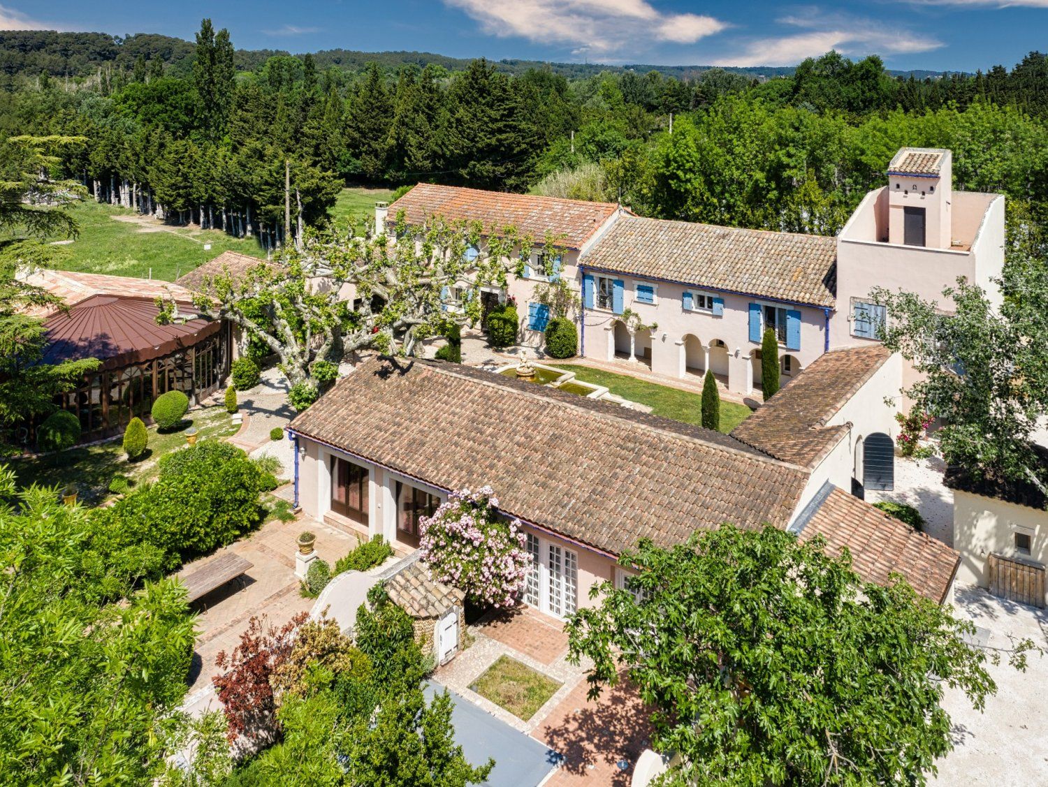 Exceptional estate 10 minutes from St Rémy de Provence