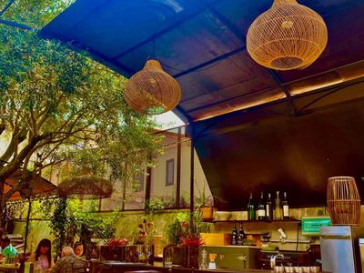 Magnifique restaurant avec grand jardin privé