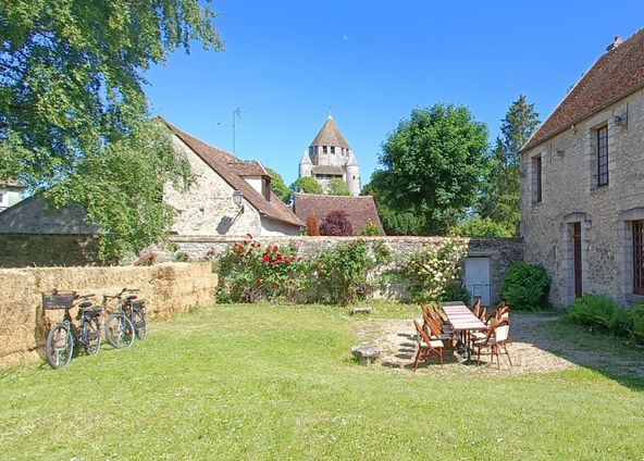 12th century house with exceptional cellar 1 hour from Paris