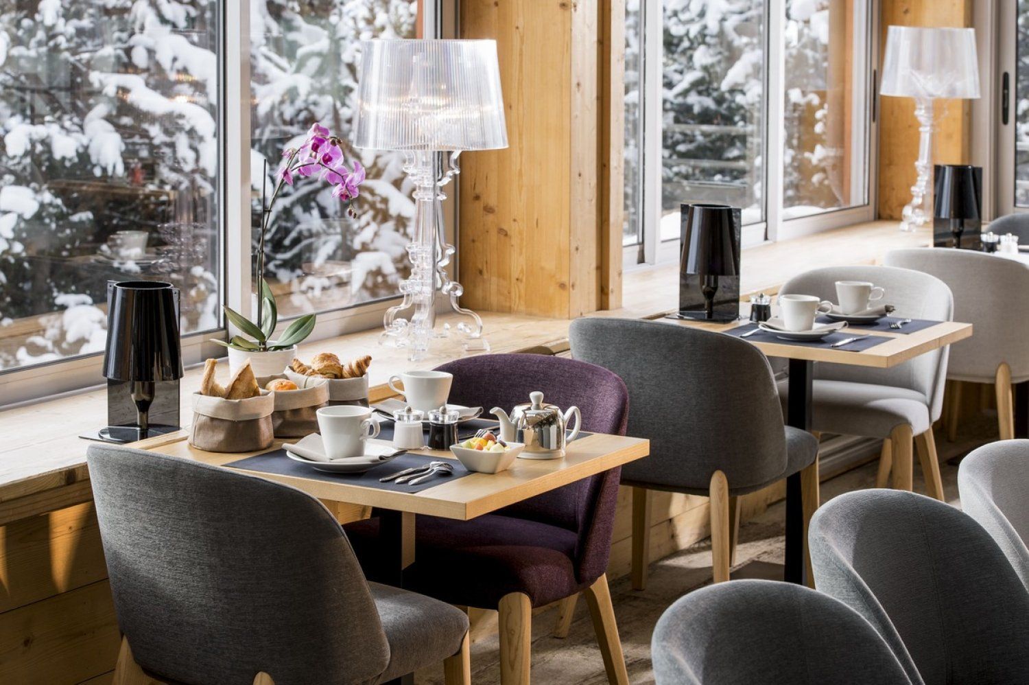 Bar & restaurant avec vue 360° sur les montagnes des Alpes