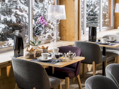 Bar & restaurant avec vue 360° sur les montagnes des Alpes