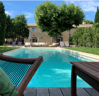 Provençal farmhouse with heated swimming pool