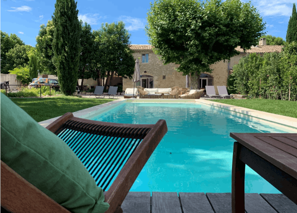 Provençal farmhouse with heated swimming pool