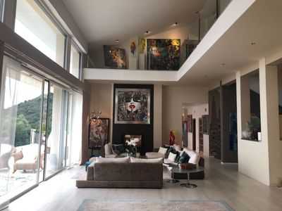 Villa Showroom with Art Exhibits & Sea Views in Èze