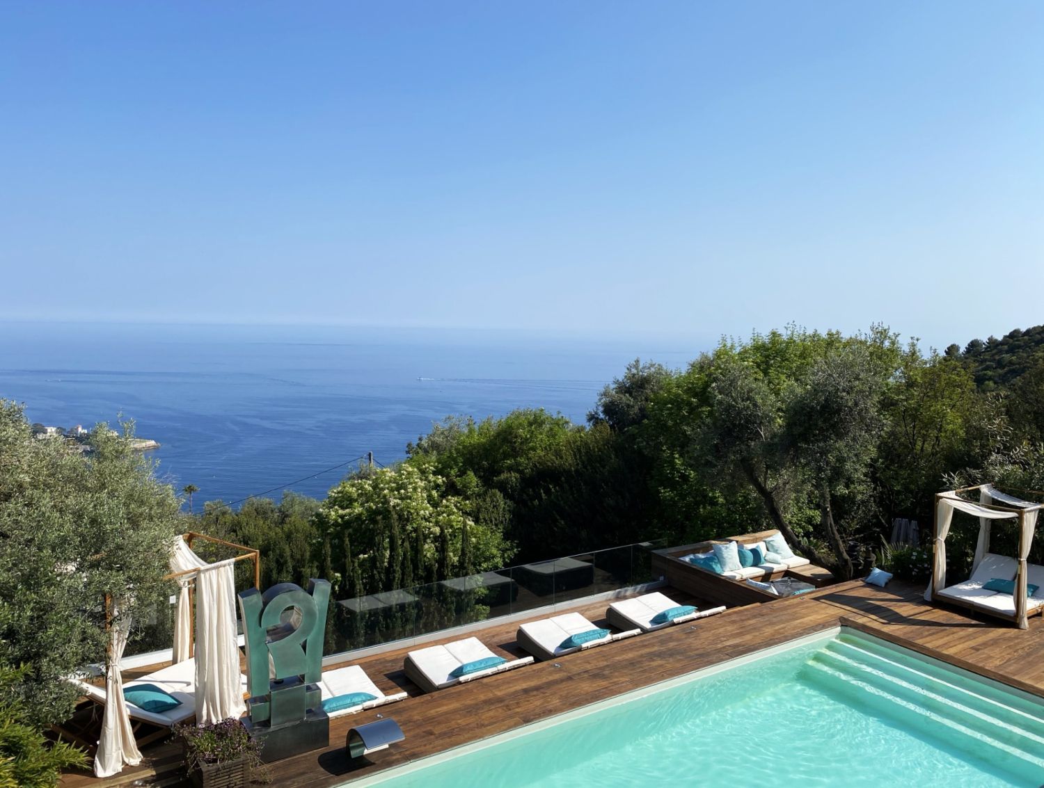 Villa Showroom with Art Exhibits & Sea Views in Èze